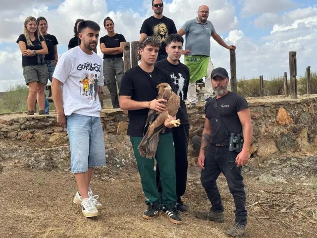 Siberia, el águila liberada por Sanguijuelas del Guadiana para concienciar a los jóvenes Siberia, el águila liberada por Sanguijuelas del Guadiana para concienciar a los jóvenes
