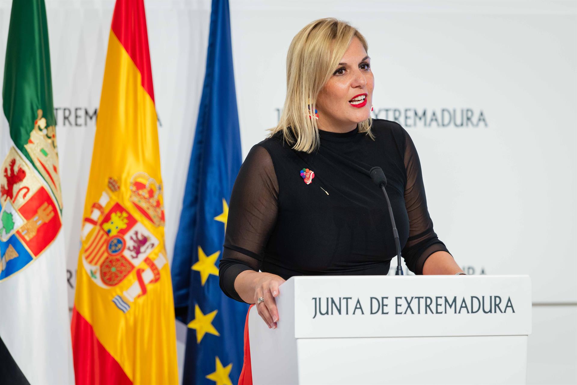 Manzano avanza una reunión el 15 de octubre de la mesa sectorial para abordar la situación de los empleados públicos Manzano avanza una reunión el 15 de octubre de la mesa sectorial para abordar la situación de los empleados públicos