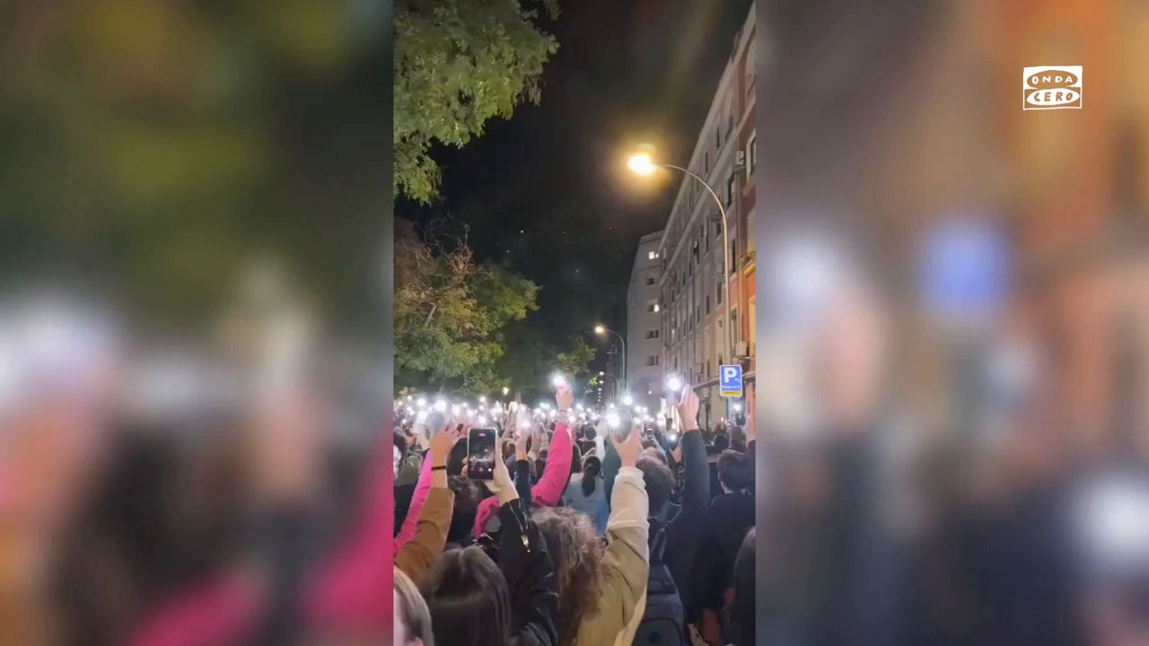 Miles de personas rinden homenaje a Maricarmen con una marcha hasta la puerta de su casa Miles de personas rinden homenaje a Maricarmen con una marcha hasta la puerta de su casa