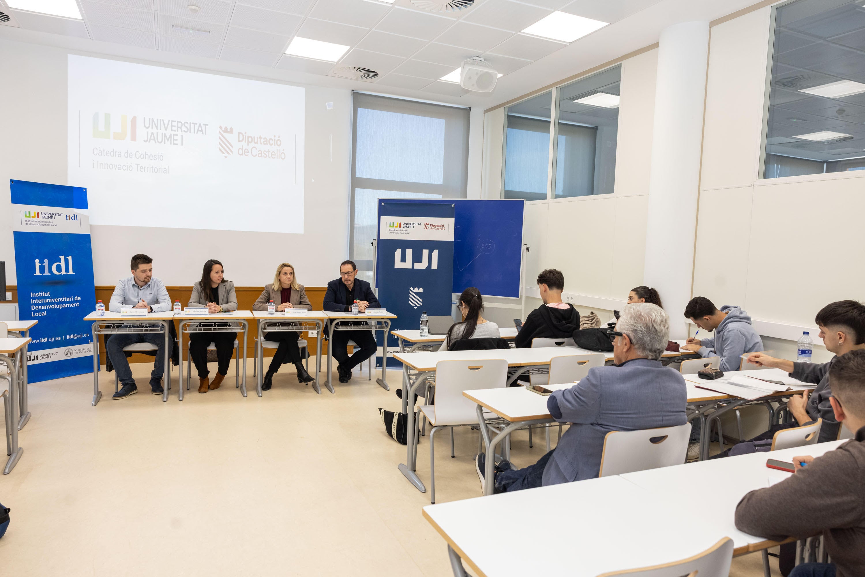 La Cátedra de Cohesión e Innovación Territorial de la UJI y la Diputación aborda los retos del territorio con cuatro nuevos seminarios La Cátedra de Cohesión e Innovación Territorial de la UJI y la Diputación aborda los retos del territorio con cuatro nuevos seminarios