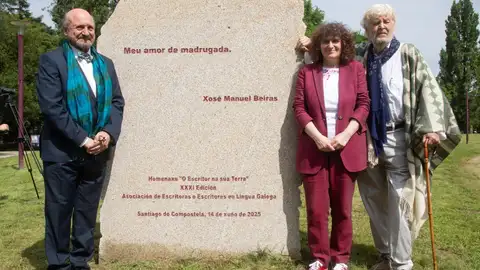 La alcaldesa de Santiago propone conceder la Medalla de Ouro a Xosé Manuel Beiras tras su fallecimiento La alcaldesa de Santiago propone conceder la Medalla de Ouro a Xosé Manuel Beiras tras su fallecimiento