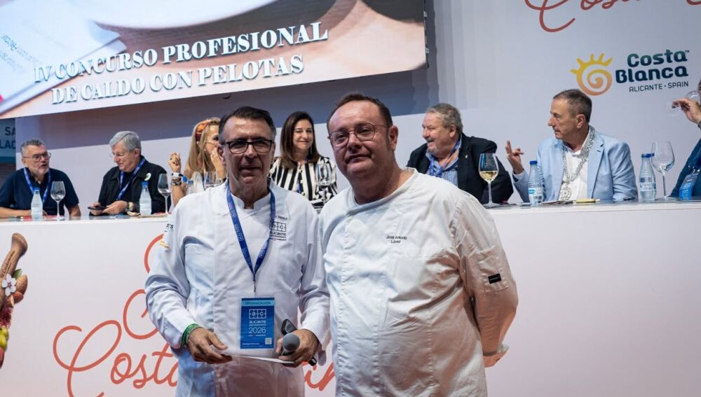 José Antonio López, del restaurante Finca Pico del Águila ganó el tercer premio en el IV Concurso de Caldo con Pelotas en el certamen Alicante Gastronómica
