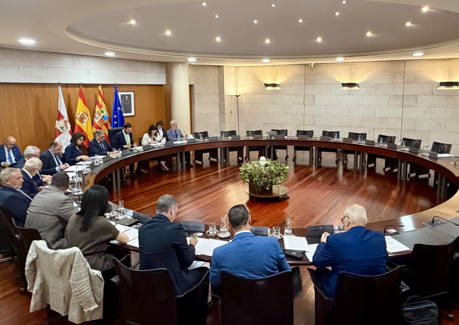 El PSOE abandona el pleno de la DPH al inicio del debate sobre vivienda El PSOE abandona el pleno de la DPH al inicio del debate sobre vivienda
