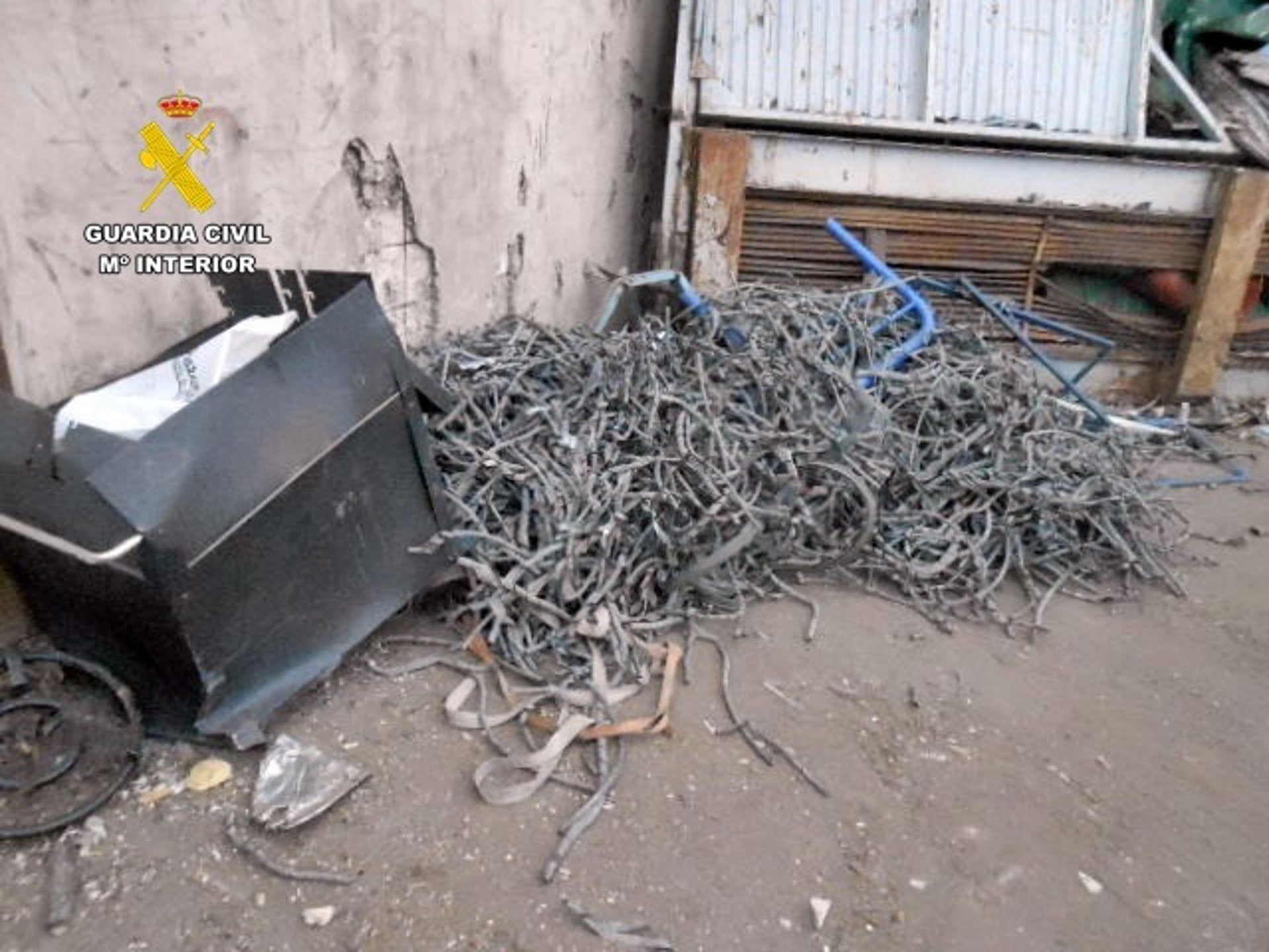 Tres investigados por el robo de cableado de cobre y herramientas de una subestación eléctrica de Lobón Tres investigados por el robo de cableado de cobre y herramientas de una subestación eléctrica de Lobón