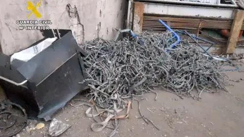 Tres investigados por el robo de cableado de cobre y herramientas de una subestación eléctrica de Lobón Tres investigados por el robo de cableado de cobre y herramientas de una subestación eléctrica de Lobón