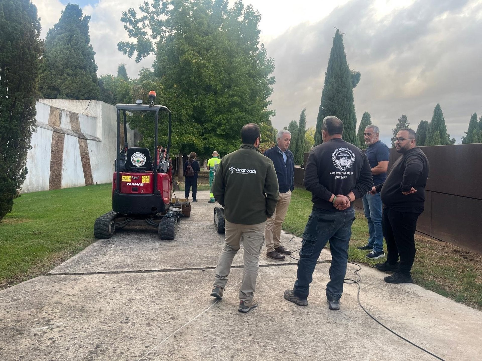 Comienzan los trabajos en la fosa común del cementerio de Cáceres para la exhumación de víctimas del franquismo Comienzan los trabajos en la fosa común del cementerio de Cáceres para la exhumación de víctimas del franquismo