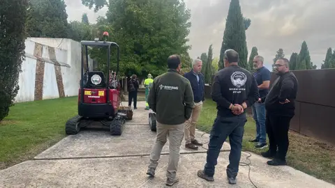 Comienzan los trabajos en la fosa común del cementerio de Cáceres para la exhumación de víctimas del franquismo Comienzan los trabajos en la fosa común del cementerio de Cáceres para la exhumación de víctimas del franquismo