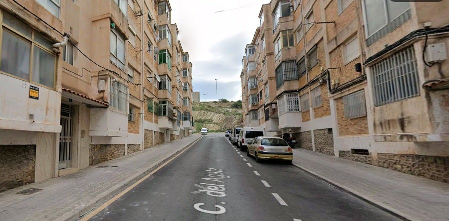 Suspenden el desahucio de una mujer y sus tres hijos menores de una vivienda de Colonia Requena Suspenden el desahucio de una mujer y sus tres hijos menores de una vivienda de Colonia Requena