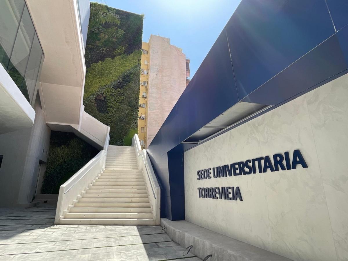 El Ayuntamiento de Torrevieja respalda la formación en la nueva sede universitaria con más de 1,15 millones para la UMH y la UNED El Ayuntamiento de Torrevieja respalda la formación en la nueva sede universitaria con más de 1,15 millones para la UMH y la UNED
