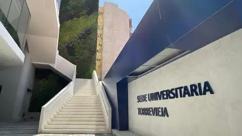 Entrada Sede Universitaria Torrevieja Entrada Sede Universitaria Torrevieja