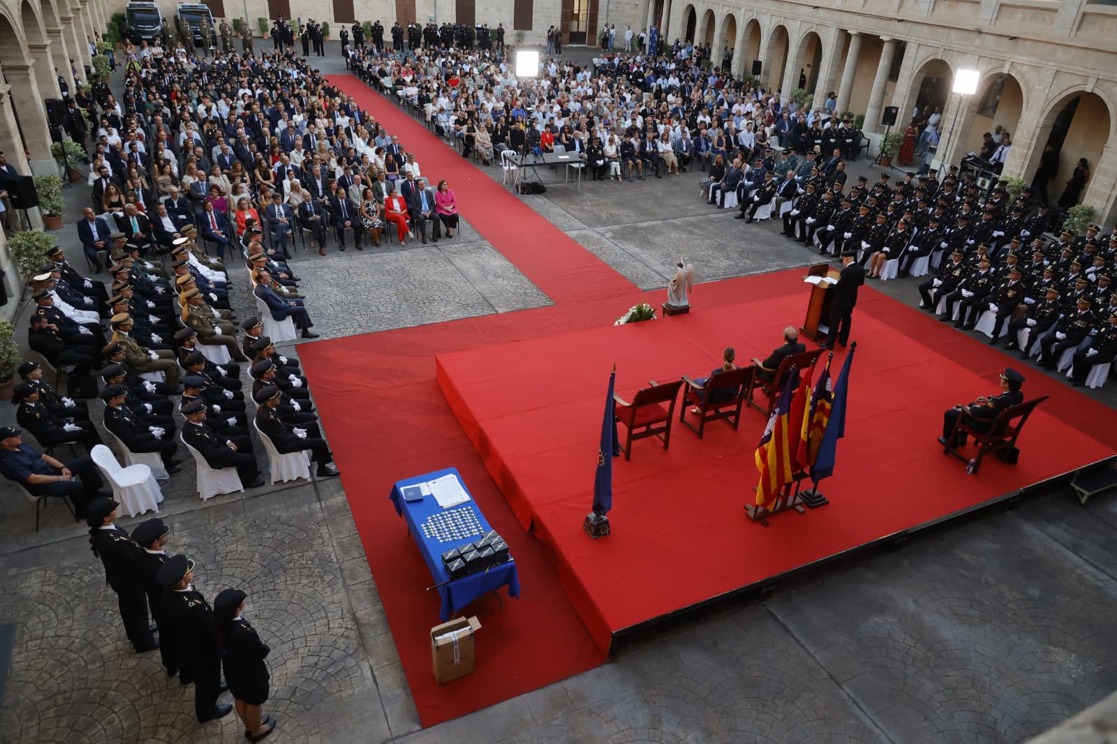 Policía Nacional celebra su patrón con un acto en Palma y destaca los "buenos datos" a pesar del "difícil contexto" Policía Nacional celebra su patrón con un acto en Palma y destaca los "buenos datos" a pesar del "difícil contexto"