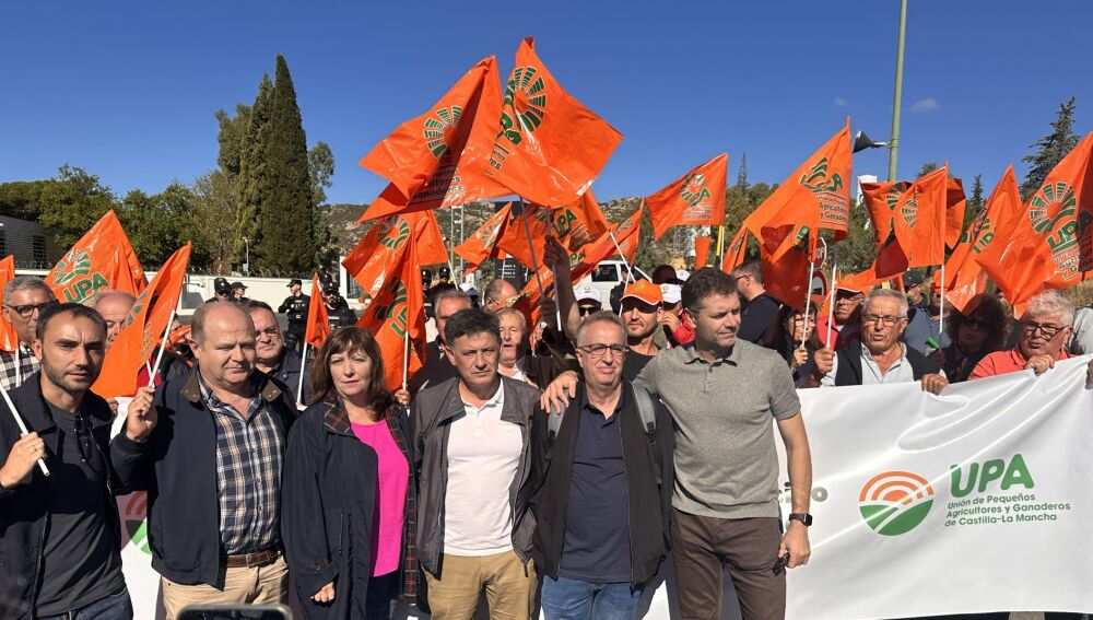 Protesta de UPA en Repsol Puertollano