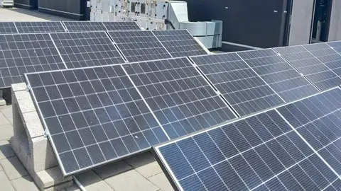 La Diputación de Badajoz concede 15,7 millones de euros para dotar de instalaciones fotovoltaicas a 165 municipios La Diputación de Badajoz concede 15,7 millones de euros para dotar de instalaciones fotovoltaicas a 165 municipios