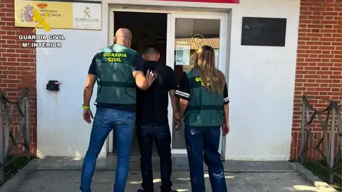 Detenido un grupo criminal dedicado a la sustracción de catalizadores que actuaba en varias provincias españolas .