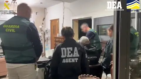 La Guardia Civil en Elche a un integrante de una red dedicada a abastecer de cocaína a otras organizaciones. La Guardia Civil en Elche a un integrante de una red dedicada a abastecer de cocaína a otras organizaciones.