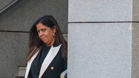 La jueza que investigó al hermano de Pedro Sánchez, Beatriz Biedma, a su salida de la Audiencia Nacional, a 8 de octubre de 2026, en Madrid (España). La jueza que investigó al hermano de Pedro Sánchez, Beatriz Biedma, a su salida de la Audiencia Nacional, a 8 de octubre de 2026, en Madrid (España).