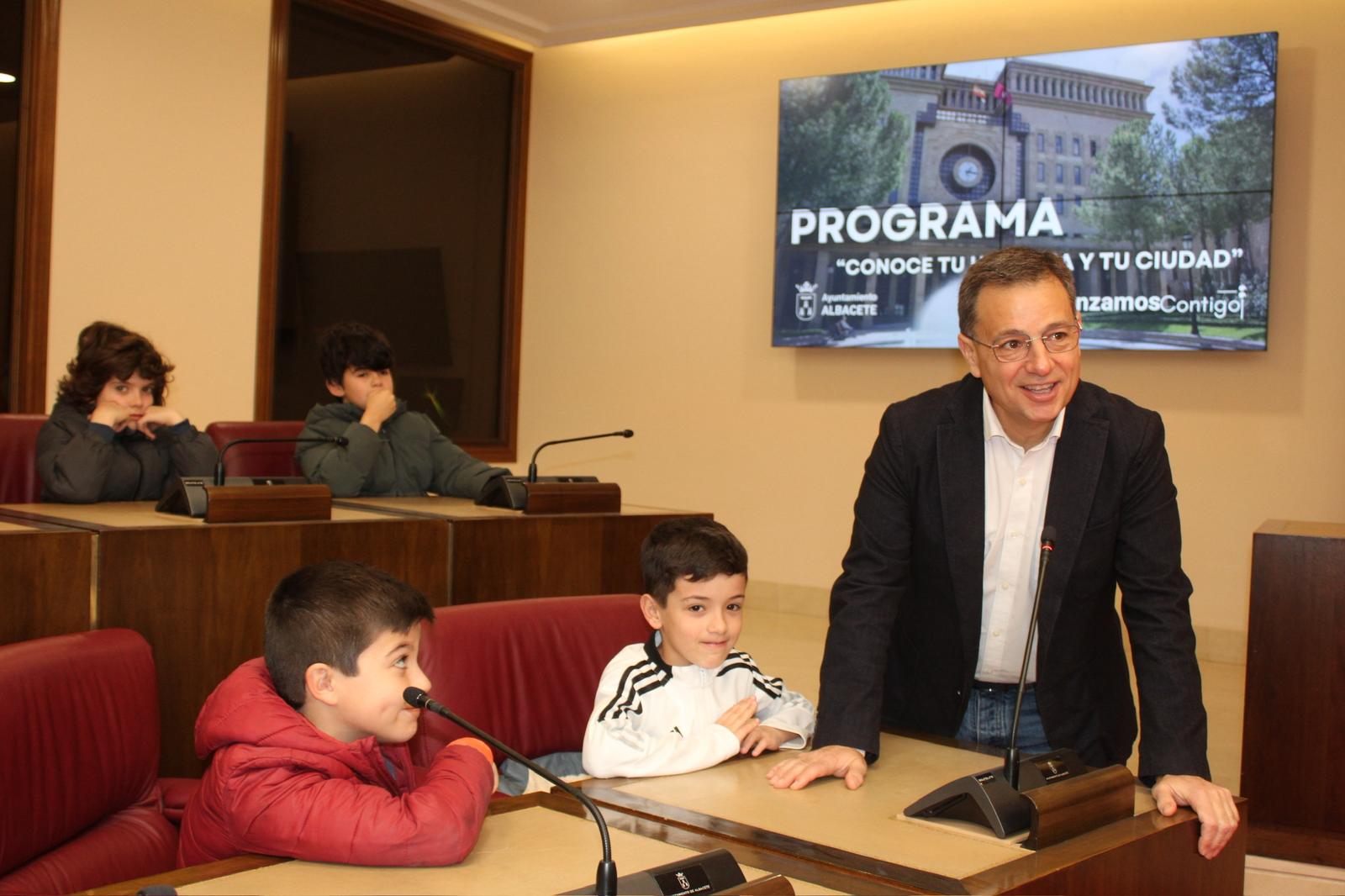Ayuda económica para trasladar en autobús a los alumnos que asisten a actos culturales o educativos Ayuda económica para trasladar en autobús a los alumnos que asisten a actos culturales o educativos