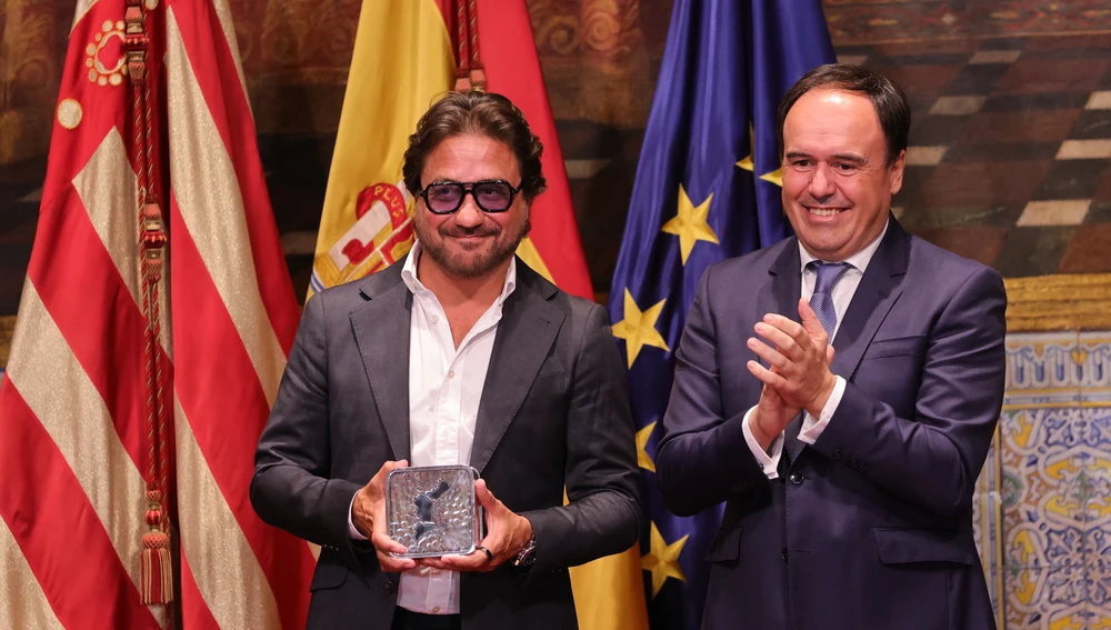 El actor Enrique Arce ha sido reconocido como embajador de la Comunitat Valenciana. El actor Enrique Arce ha sido reconocido como embajador de la Comunitat Valenciana.