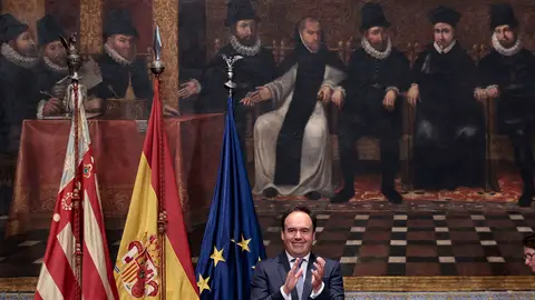 El president de la Generalitat, Juanfran Pérez Llorca, durante la entrega de las Altas Distinciones y la Gran Cruz de la Orden de Jaume I con motivo del 9 d'Octubre, Día de la Comunitat Valenciana. El president de la Generalitat, Juanfran Pérez Llorca, durante la entrega de las Altas Distinciones y la Gran Cruz de la Orden de Jaume I con motivo del 9 d'Octubre, Día de la Comunitat Valenciana.