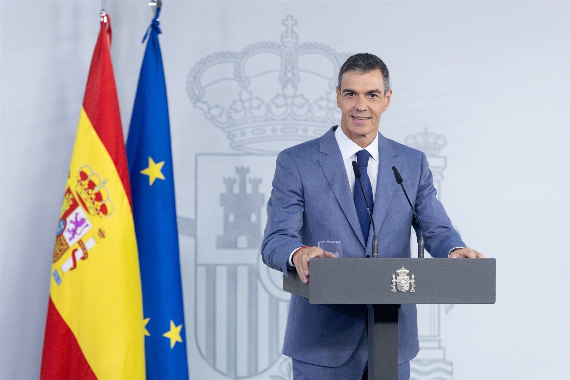 Pedro Sánchez: "Es hora de que el Parlamento se parezca más a la calle y no a quienes viven en los aticazos" Pedro Sánchez: "Es hora de que el Parlamento se parezca más a la calle y no a quienes viven en los aticazos"