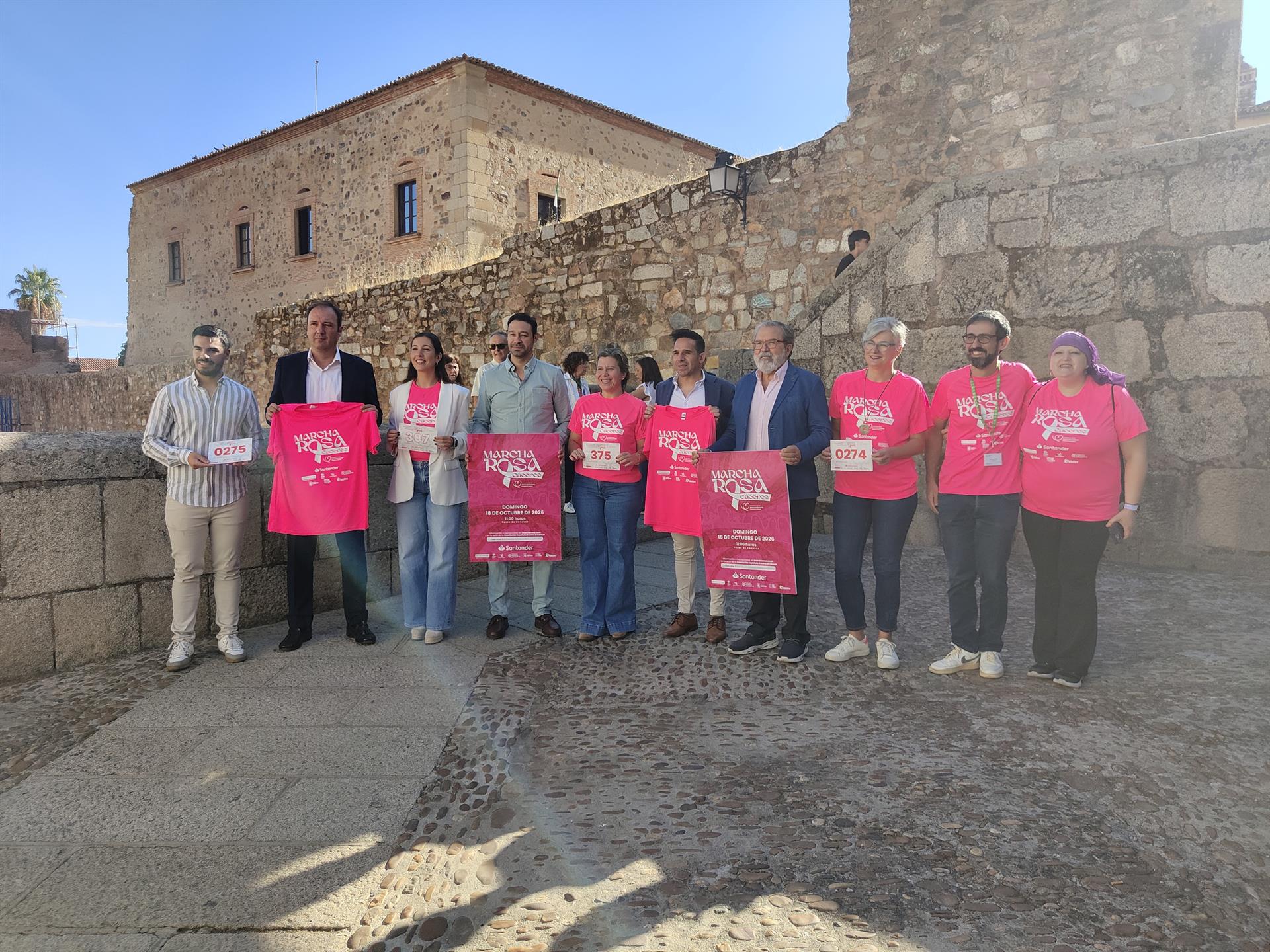 La Marcha Rosa de Cáceres reunirá el 18 de octubre a unas 5.000 personas en apoyo a las mujeres con cáncer de mama La Marcha Rosa de Cáceres reunirá el 18 de octubre a unas 5.000 personas en apoyo a las mujeres con cáncer de mama