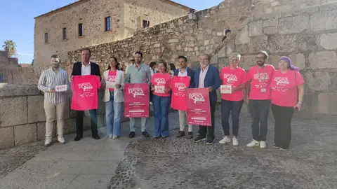 La Marcha Rosa de Cáceres reunirá el 18 de octubre a unas 5.000 personas en apoyo a las mujeres con cáncer de mama La Marcha Rosa de Cáceres reunirá el 18 de octubre a unas 5.000 personas en apoyo a las mujeres con cáncer de mama