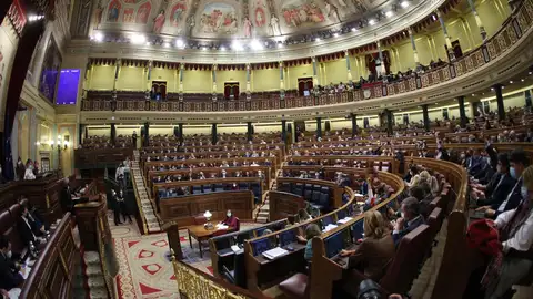 El Gobierno incluye en el 'decreto Maricarmen' una ventaja fiscal para invertir en bolsa: hasta 10.000 euros de ganancias libres de impuestos El Gobierno incluye en el 'decreto Maricarmen' una ventaja fiscal para invertir en bolsa: hasta 10.000 euros de ganancias libres de impuestos