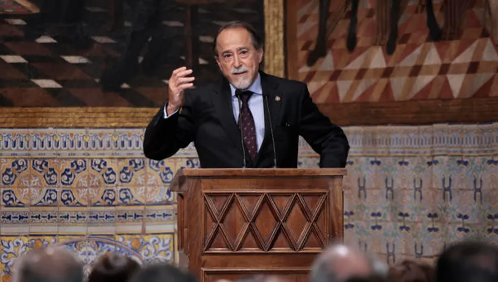 El torero Luis Francisco Esplá interviene tras haber recibido la Alta Distinción de la Generalitat y la Gran Cruz de la Orden de Jaume I el Conqueridor. El torero Luis Francisco Esplá interviene tras haber recibido la Alta Distinción de la Generalitat y la Gran Cruz de la Orden de Jaume I el Conqueridor.