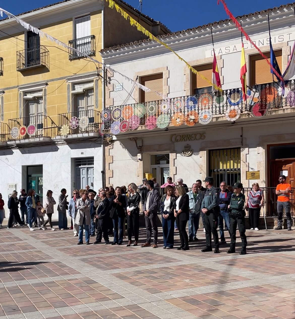 Valverde de Júcar guarda luto por Luisa, víctima de un presunto crimen machista que deja dos niñas huérfanas Valverde de Júcar guarda luto por Luisa, víctima de un presunto crimen machista que deja dos niñas huérfanas