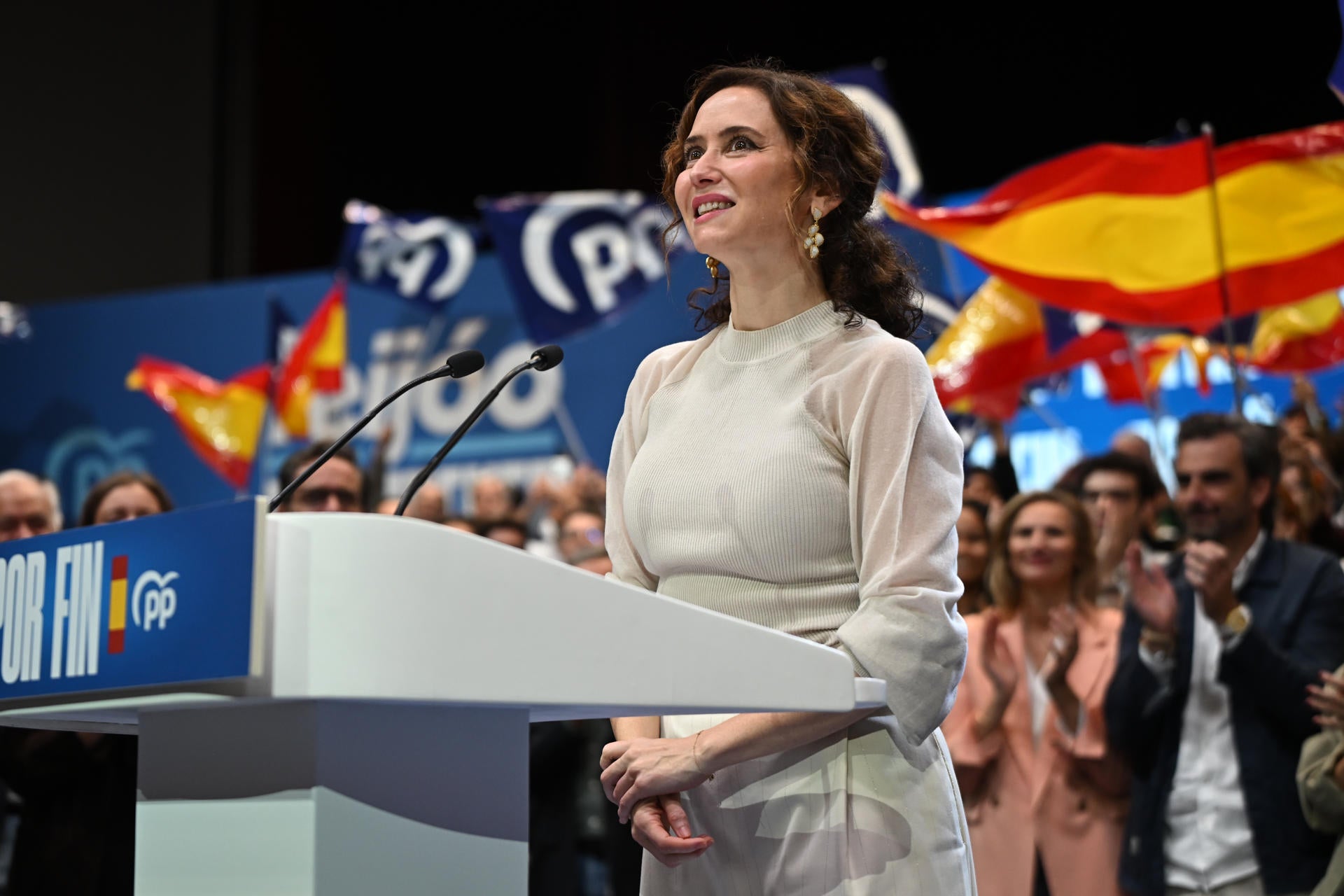 Ayuso denuncia que Sánchez pretende alterar las elecciones y usar "todas las trampas que pueda": "El 29N se va a ir por el sumidero" Ayuso denuncia que Sánchez pretende alterar las elecciones y usar "todas las trampas que pueda": "El 29N se va a ir por el sumidero"