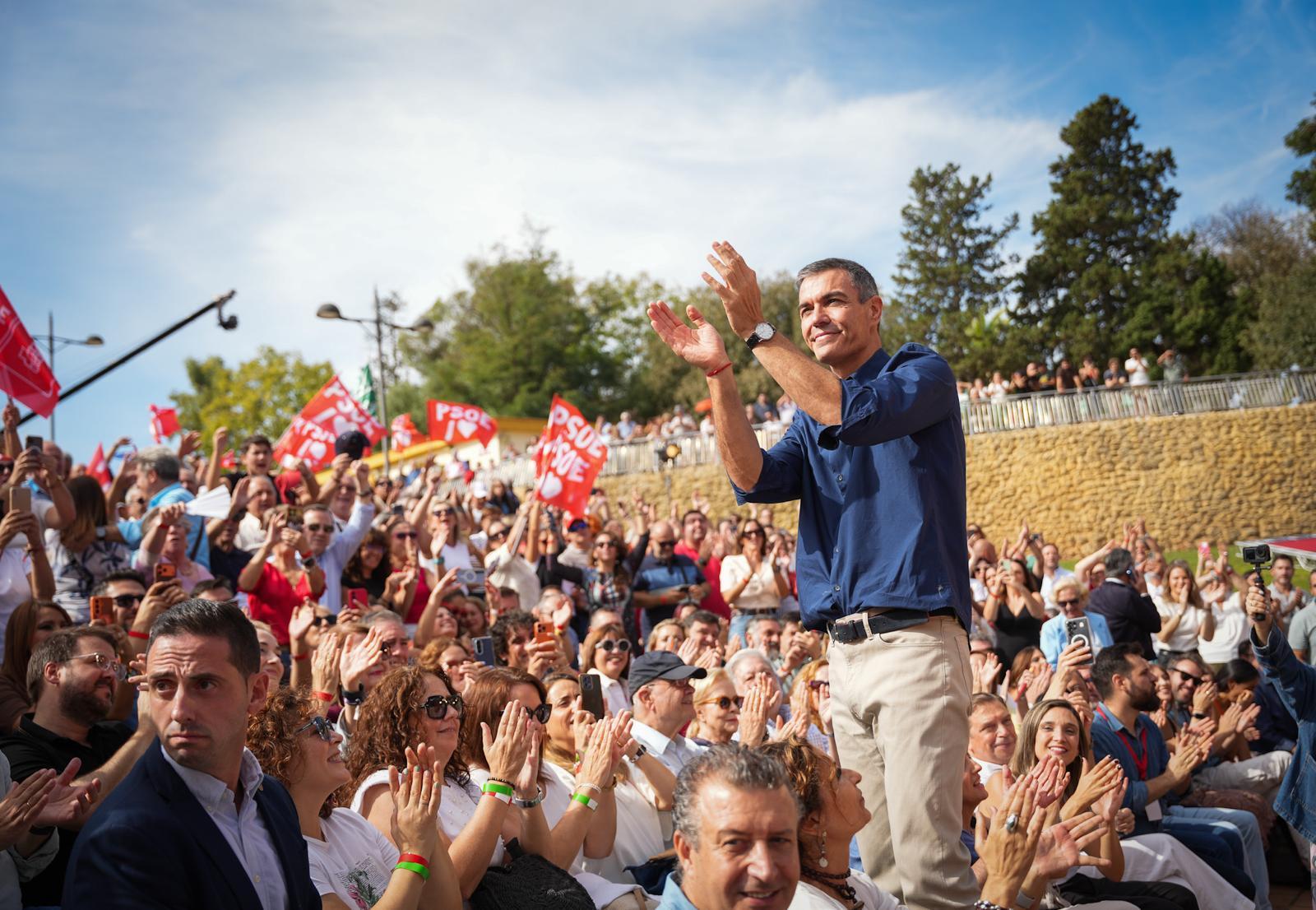 Sánchez pide "urnas llenas" el 29N frente a los "bulos" y los mensajes "de miedo" de PP y Vox: "En la fábula de Pedro y el lobo, ellos son el lobo" Sánchez pide "urnas llenas" el 29N frente a los "bulos" y los mensajes "de miedo" de PP y Vox: "En la fábula de Pedro y el lobo, ellos son el lobo"