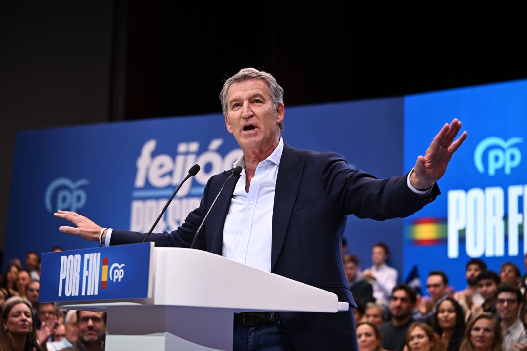 El líder del Partido Popular (PP), Alberto Núñez-Feijóo, participa en un acto de precampaña del partido en Madrid, este sábado. El líder del Partido Popular (PP), Alberto Núñez-Feijóo, participa en un acto de precampaña del partido en Madrid, este sábado.