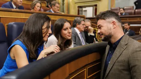 Rufián, junto a Belarra y Montero en el Congreso de los Diputados. Rufián, junto a Belarra y Montero en el Congreso de los Diputados.
