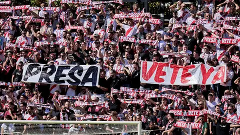 Protesta de los aficionados del Rayo contra Raúl Martín Presa Protesta de los aficionados del Rayo contra Raúl Martín Presa