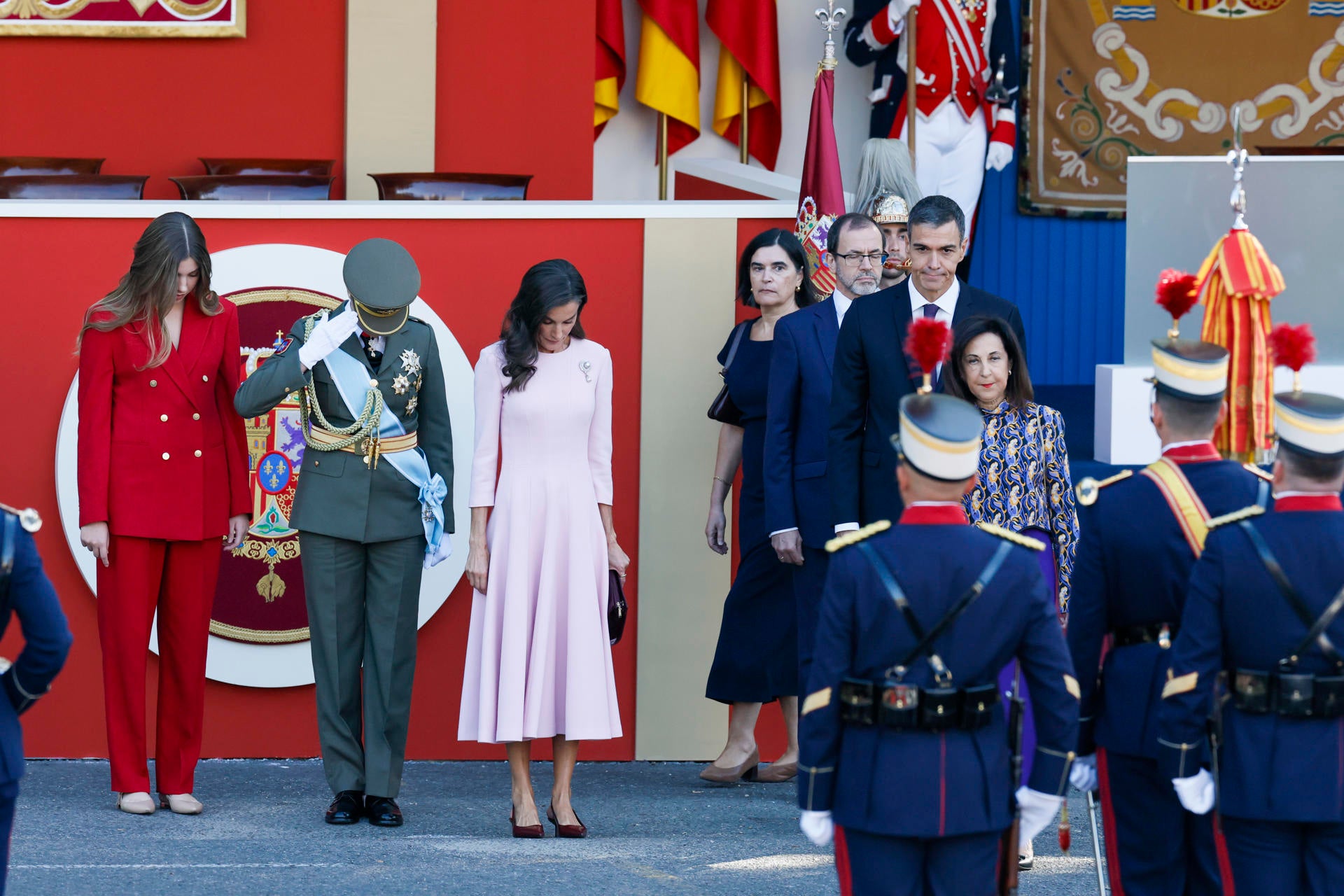 Insultos y abucheos a Pedro Sánchez a su llegada al desfile del 12 de octubre en Madrid Insultos y abucheos a Pedro Sánchez a su llegada al desfile del 12 de octubre en Madrid