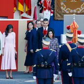 Sánchez, junto a los reyes y autoridades en el desfile del 12 de octubre. Sánchez, junto a los reyes y autoridades en el desfile del 12 de octubre.