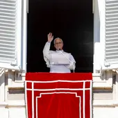 El Papa León XIV dirige el rezo del Ángelus desde la ventana de su despacho con vistas a la Plaza de San Pedro. El Papa León XIV dirige el rezo del Ángelus desde la ventana de su despacho con vistas a la Plaza de San Pedro.
