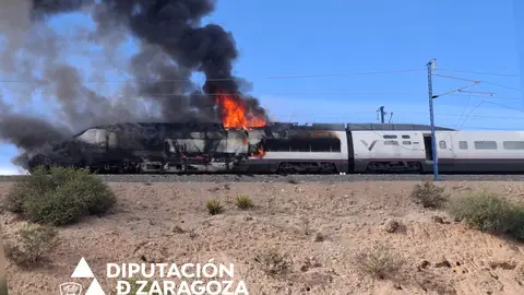 Locomotora de un AVE Madrid-Barcelona-Figueras incendiada a la altura de Ricla. Locomotora de un AVE Madrid-Barcelona-Figueras incendiada a la altura de Ricla.