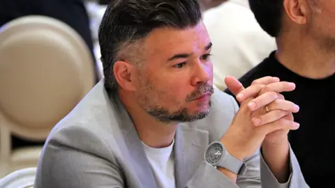 ERC rebutja el Front Ampli, manté el pacte amb Podem i marca distàncies amb Rufián ERC rebutja el Front Ampli, manté el pacte amb Podem i marca distàncies amb Rufián