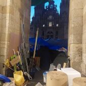 El gobierno de Santiago defiende la "reivindicación legitima" de los acampados en el Obradoiro donde "respetan en el lugar en el que están" mientras el PP alerta de los "riesgos en el Patrimonio"