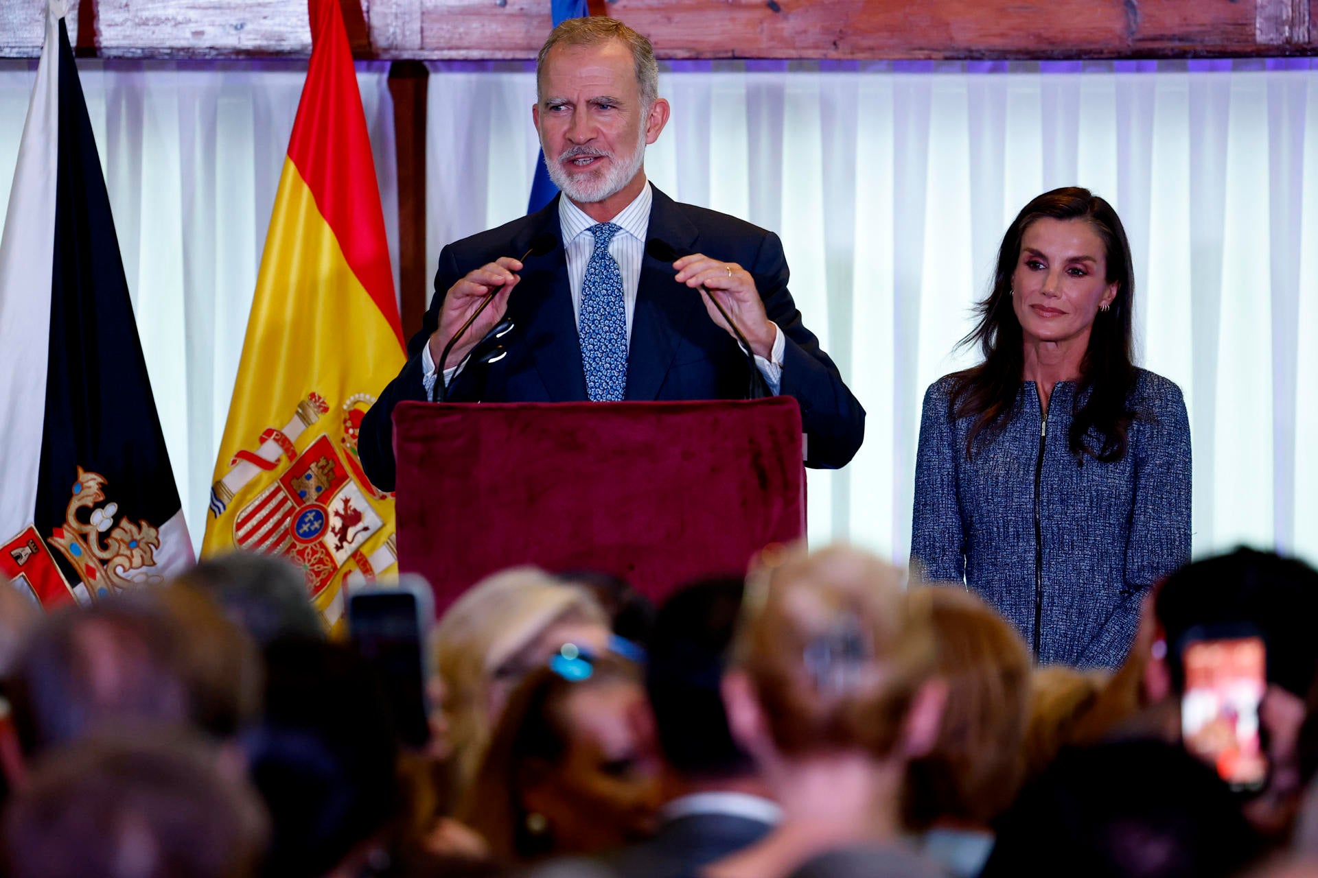 Felipe VI en su discurso en la visita a Ceuta: "Quienes entraron ilegalmente en nuestro país deben regresar lo antes posible" Felipe VI en su discurso en la visita a Ceuta: "Quienes entraron ilegalmente en nuestro país deben regresar lo antes posible"