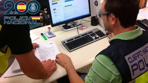 Una investigación por violencia de género destapa un presunto matrimonio de conveniencia en Huétor Tájar: tres detenidos Una investigación por violencia de género destapa un presunto matrimonio de conveniencia en Huétor Tájar: tres detenidos