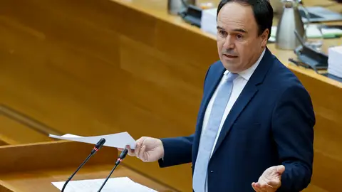 El president de la Generalitat, Juanfran Pérez Llorca, durante el pleno de Les Corts. El president de la Generalitat, Juanfran Pérez Llorca, durante el pleno de Les Corts.