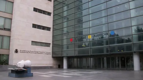 Un hombre acepta 9 años y medio de cárcel por estrangular en Turís a un compatriota tras discutir por la guerra de Ucrania Un hombre acepta 9 años y medio de cárcel por estrangular en Turís a un compatriota tras discutir por la guerra de Ucrania