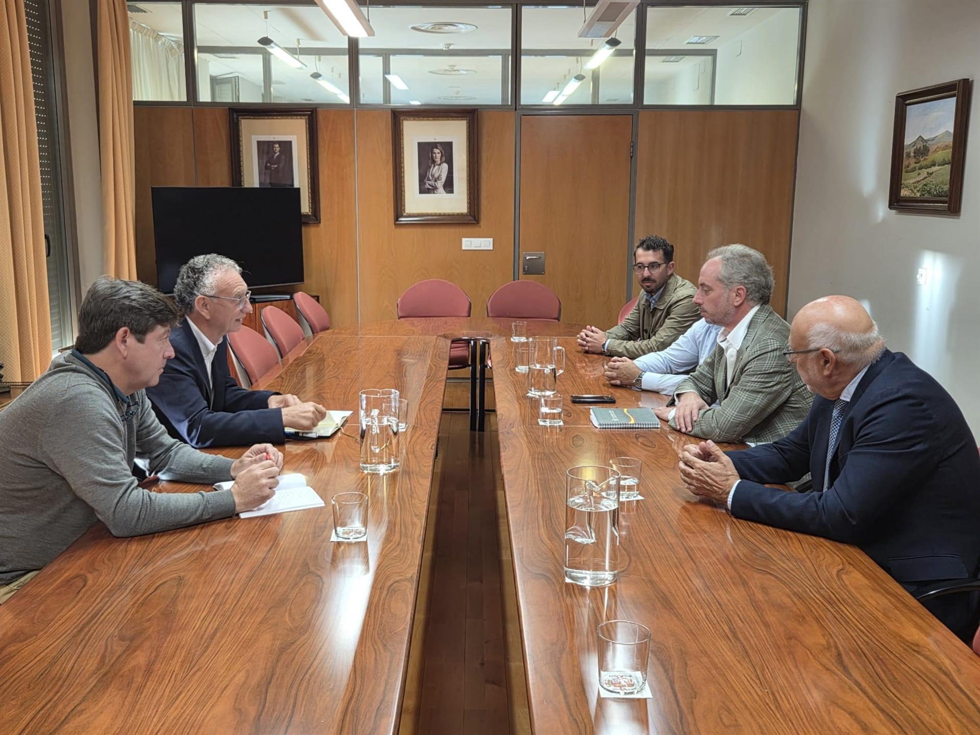 La Delegación del Gobierno y Fedexcaza mantienen una reunión de coordinación ante el inicio de la temporada de caza La Delegación del Gobierno y Fedexcaza mantienen una reunión de coordinación ante el inicio de la temporada de caza