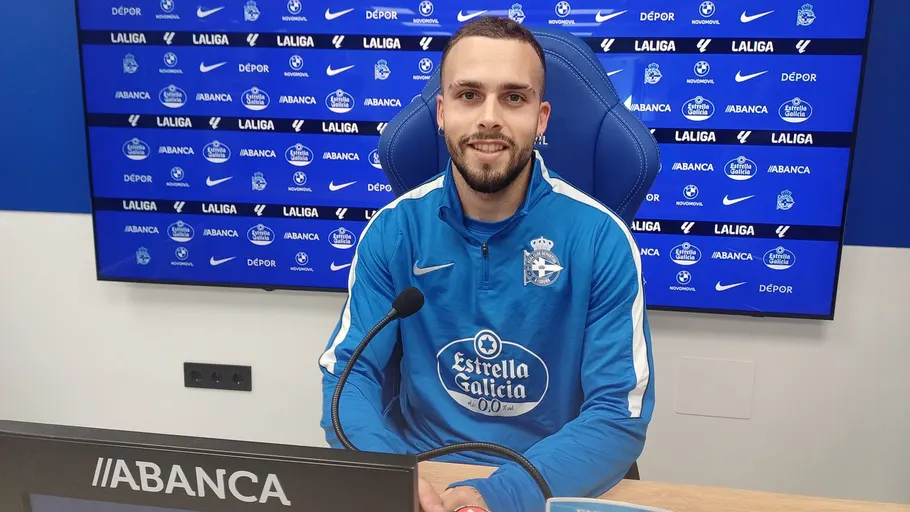 David Mella, jugador del Deportivo, en Abegondo
