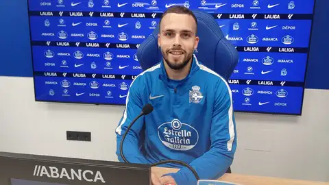 David Mella, jugador del Deportivo, en Abegondo Analizó la situación del Deportivo en el comienzo de temporada 2026-2027.
