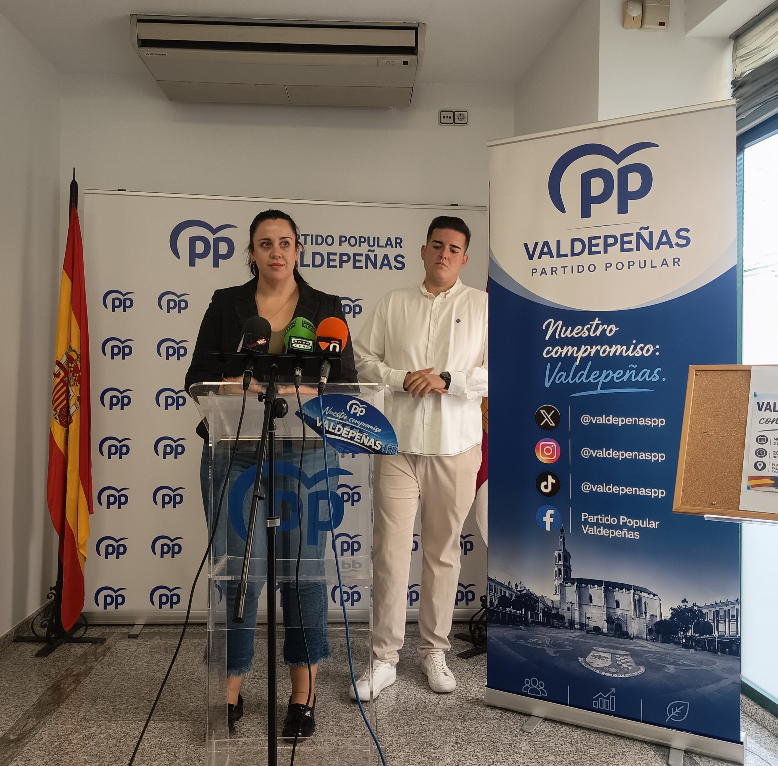 El PP dice que el alcalde de Valdepeñas no tiene argumentos para responsabilizarles de los insultos a Pedro Sánchez El PP dice que el alcalde de Valdepeñas no tiene argumentos para responsabilizarles de los insultos a Pedro Sánchez