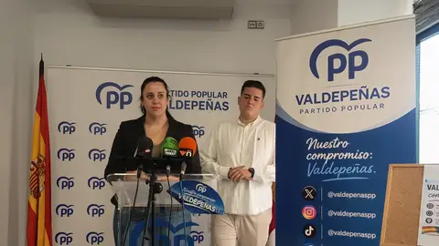 Marta Sánchez y Sergio Alhambra, miembros del PP de Valdepeñas Marta Sánchez y Sergio Alhambra, miembros del PP de Valdepeñas