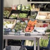 Expositor de una frutería en una fotografía de archivo.